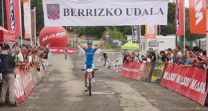 Victoria de I&ntilde;aki Lejarreta en Berriz